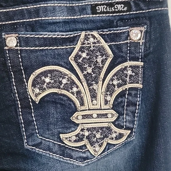 Miss Me Signature Rise Bermuda Blue Denim Shorts Size 28 Jean - Picture 2 of 6